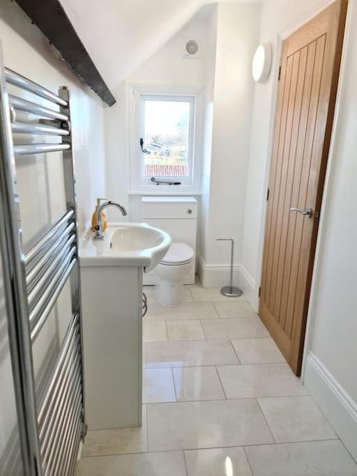 Stylish Georgian Apartment In An Ideal Location นอร์ทวัลชัม ภายนอก รูปภาพ
